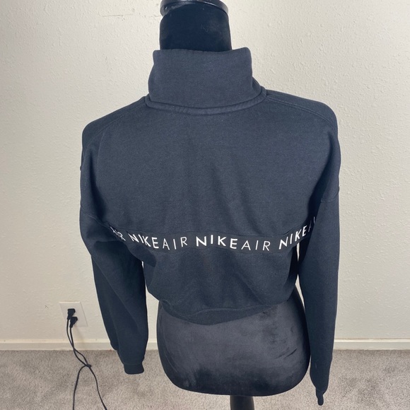 Small cropped Nike air shirt. Fits more like xs. - Picture 2 of 3